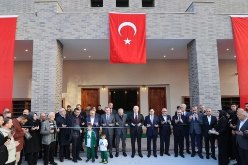 Zeytinburnu’nda Konyalı Hacı Veyiszade Camii ibadete açıldı
