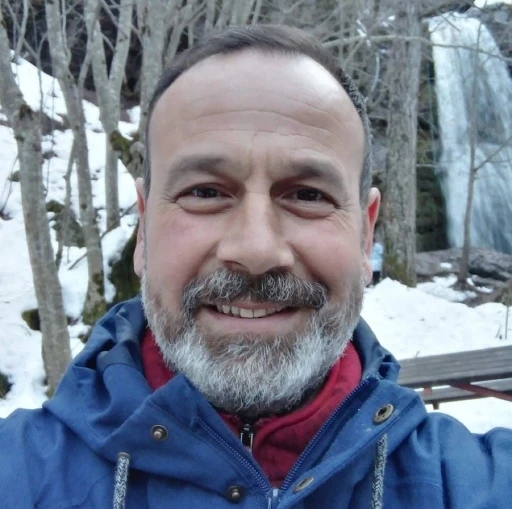 Zıpkınla balık avına &ccedil;ıkan emekli askeri savcı boğularak hayatını kaybetti
