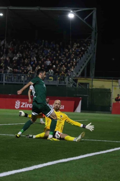 Ziraat T&uuml;rkiye Kupası: Aliağa FK: 0 - Gen&ccedil;lerbirliği: 0 (İlk yarı)
