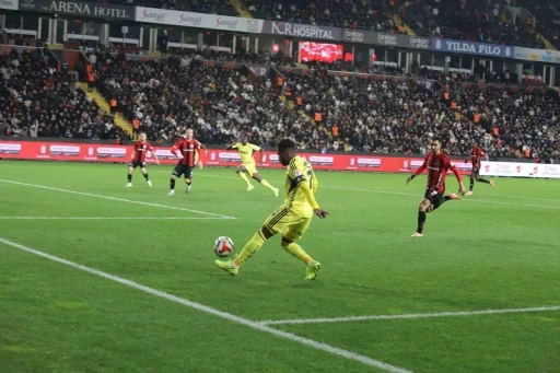 Ziraat T&uuml;rkiye Kupası: Gaziantep FK: 0 - Fenerbah&ccedil;e: 1 (İlk yarı)
