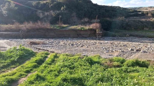 Ziyanlar&rsquo;da dere taştı, tarım arazileri zarar g&ouml;rd&uuml;
