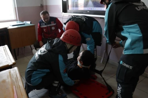 Zonguldak Anadolu Lisesi&rsquo;nde deprem tatbikatı d&uuml;zenlendi
