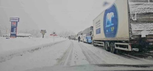 Zonguldak-Ankara yolunda trafik kilitlendi
