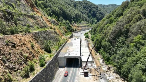 Zonguldak-Ankara yolundaki heyelan koruma çalışmaları sürüyor
