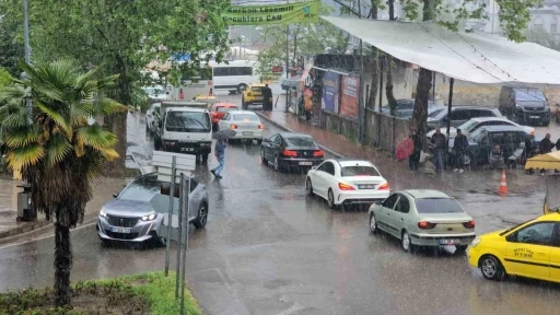 Zonguldak kent merkezinde yağış etkili oldu
