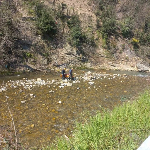 Zonguldak&rsquo;ta 150 metreden dere yatağına d&uuml;şen kadın hastaneye kaldırıldı
