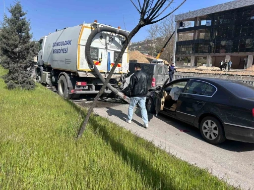 Zonguldak&rsquo;ta belediye aracının karıştığı zincirleme kazada 4 kişi yaralandı

