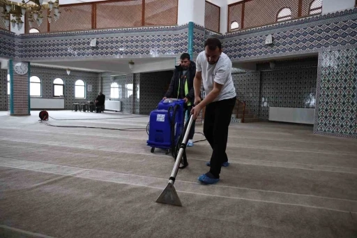 Zonguldak&rsquo;ta camilerde Ramazan temizliği

