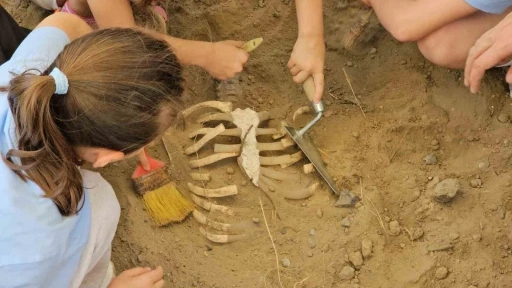 Zonguldak&rsquo;ta &ccedil;ocuklar arkeolojik kazı heyecanı yaşadı
