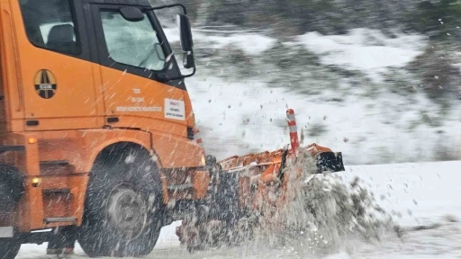 Zonguldak&rsquo;ta ekiplerin karla m&uuml;cadele &ccedil;alışmaları s&uuml;r&uuml;yor
