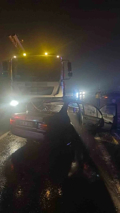 Zonguldak&rsquo;ta kamyon ile otomobil &ccedil;arpıştı: 3 yaralı
