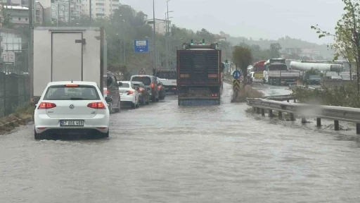 Zonguldak’ta şiddetli yağış ulaşımı aksattı
