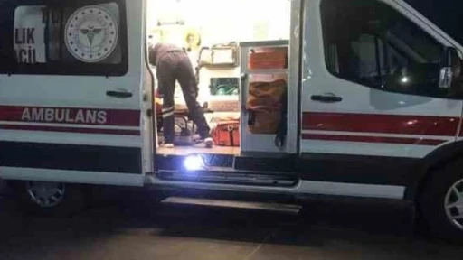 Zonguldak&rsquo;ta &uuml;&ccedil;&uuml;nc&uuml; kattan atlayan şahıs ağır yaralandı
