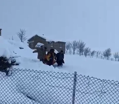 Zorlu kış şartlarında hasta kurtarma operasyonu
