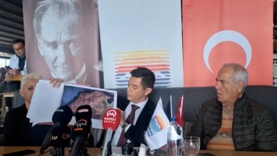 AKTAŞ YOLUNDA İKİ ARABA KAFA KAFAYA ÇARPIŞTI