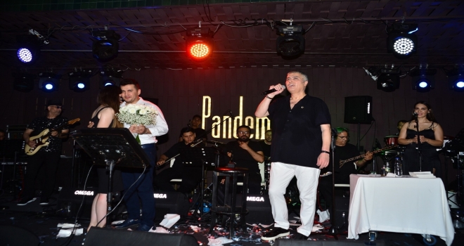 Cengiz Kurtoğlu Bir Buçuk Sene Sonra İlk Konserini Verdi
