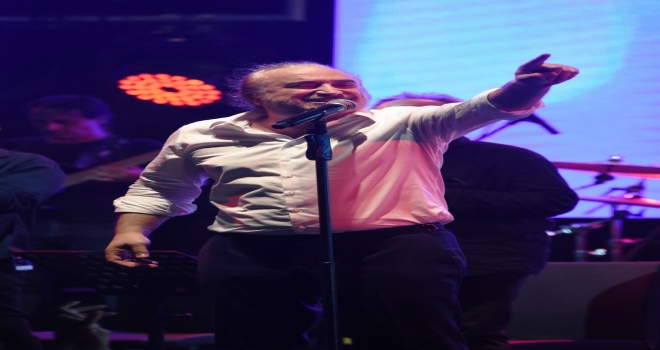 Volkan Konaktan İtiraf: Beni Müzik Piyasasına Orhan Gencebay Soktu