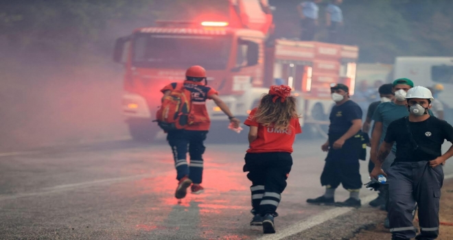 Muğladaki Yangının Gizli Kahramanları Yoğun Çaba Sarf Ediyor
