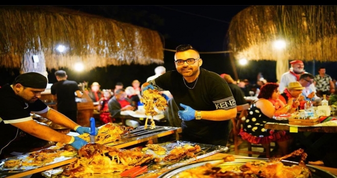 Ünlü Usta Et Pişirerek Şov Yaptı