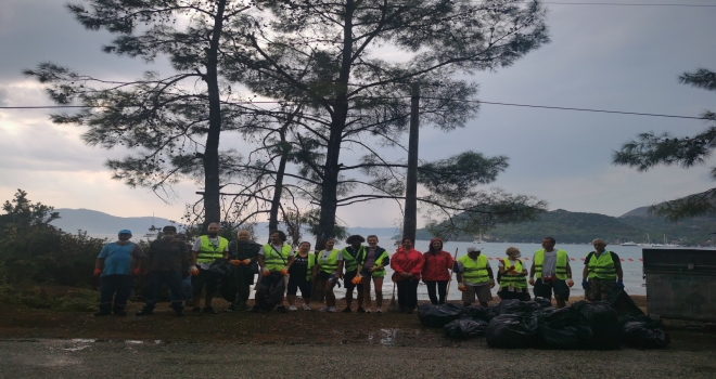 Marmarisli Gönüllüler 15 Eylül Dünya Çevre Ve Temizlik Gününde Çöp Topladı