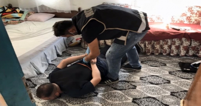 Kadınlara Cinsel İstismarda Bulunup Gizlice Kameraya &Ccedil;eken Sahtekar Yakalandı