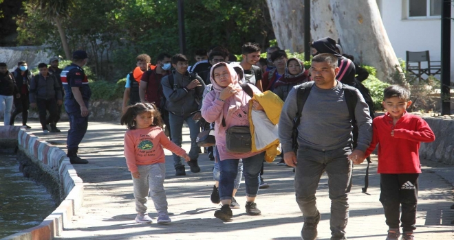 Fethiyede 254 D&uuml;zensiz G&ouml;&ccedil;men Yakalandı