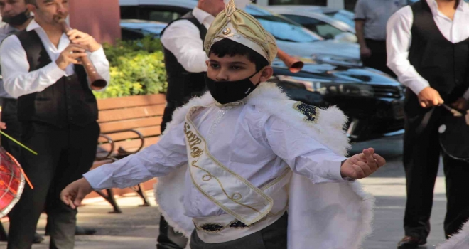 Menteşede Şenliğin İkinci Günü Sünnet Şöleni İle Başladı