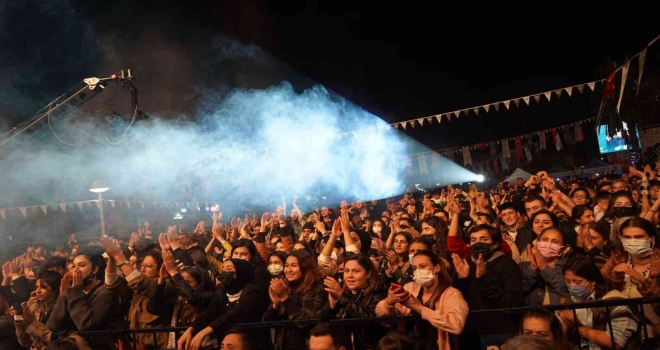 Milasta Zeytin Şenliği Melek Mosso Konseri Le Sona Erdi