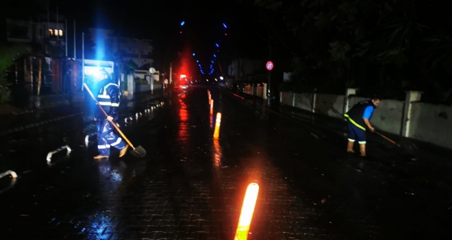 Marmariste Sağanak Yağış Sonrası Cadde Ve Sokaklar Sele Döndü