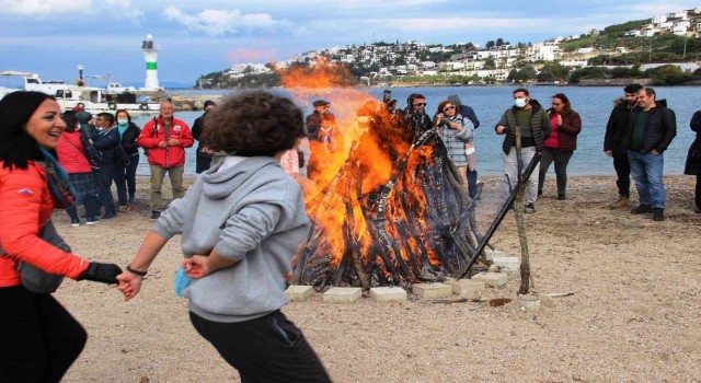 Dev ateş yakıldı, halaylar çekildi, Nartugan Bodrumda kutlandı