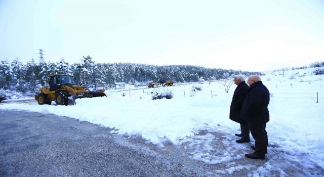 Karlı yollar Büyükşehir ekiplerince açıldı