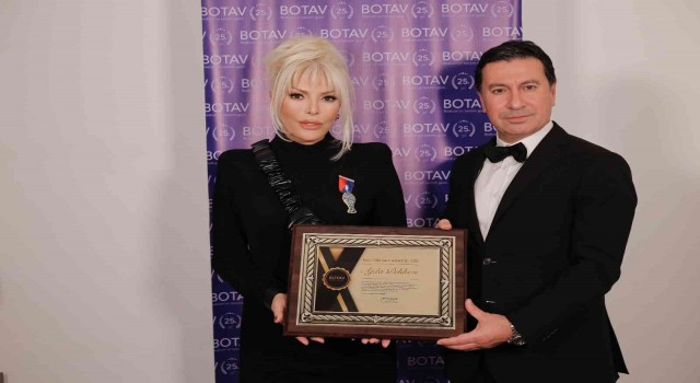 Süperstar Ajda Pekkan gözyaşlarını tutamadı