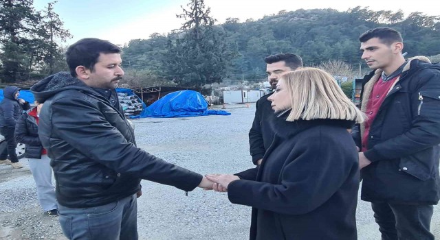AK Parti Milletvekili Yelda Erol Gökcan, Marmariste acılı aile ile görüştü