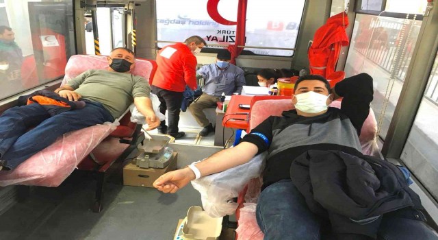 Alev savaşçıları kan bağışladı