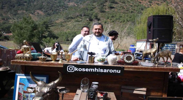 Eski eşya meraklıları Marmariste müzayedede buluştu