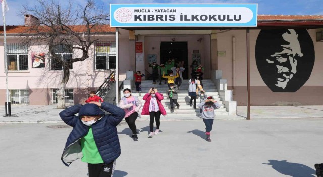 Yatağan Kıbrıs İlkokulunda tahliye tatbikatı yapıldı