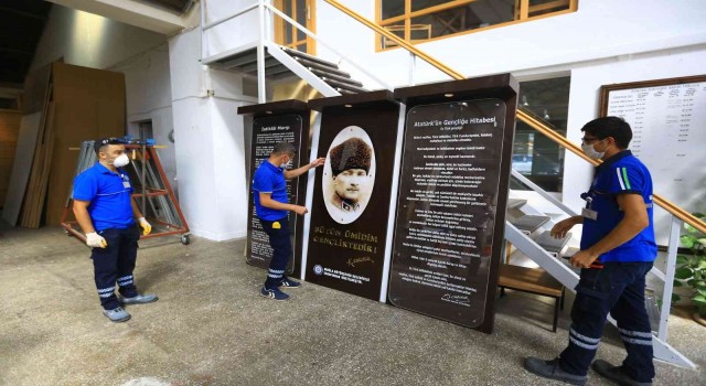 Büyükşehirden mahalle ile okullara Atatürk büstü