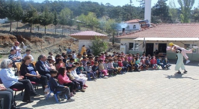 Köyceğizde İstanbullu öğrenciler şenlik düzenledi