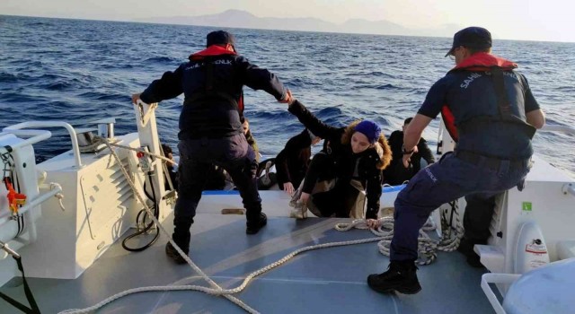 Marmaris açıklarında 9 göçmen kurtarıldı