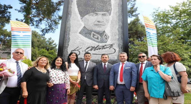 Marmariste 25 bin taştan oluşan Atatürk mozaik anıtı açıldı
