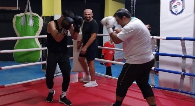 Fethiye Kaymakamı Balcı, Uluslararası Boks Şampiyonu Alcu ile antrenman yaptı