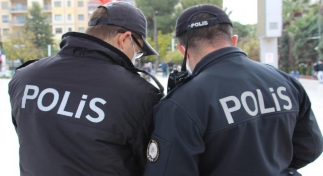 Polis şüphesinde haklı çıktı, aranan şahıs yakayı ele verdi