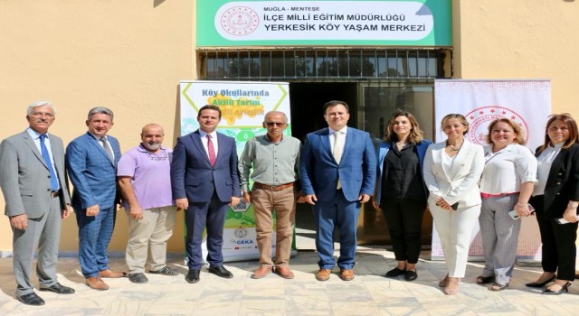 MEB İnşaat ve Emlak Genel Müdürü Gür, Muğlada okulları ziyaret edip şampiyonları tebrik etti