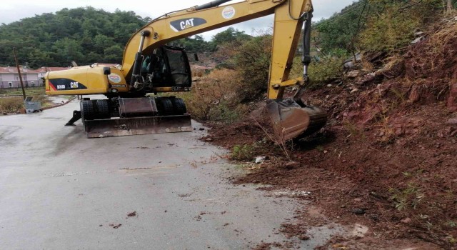 Marmaris Belediyesi ekiplerinin yağmur mesaisi