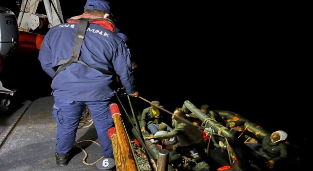 Marmariste 15 düzensiz göçmen kurtarıldı