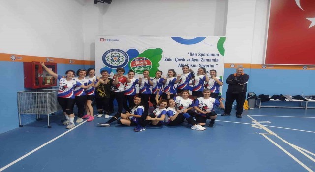 Köyceğizde kadın voleybol takımları kuruldu