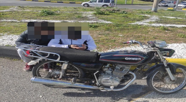 Muğlada trafik ekipleri iki aranan şahıs ile bir çalıntı motosiklet yakaladı