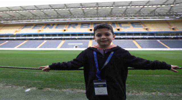 Fenerbahçe, depremzede Kuzey Koşar ve ailesini Ülker Stadında ağırladı