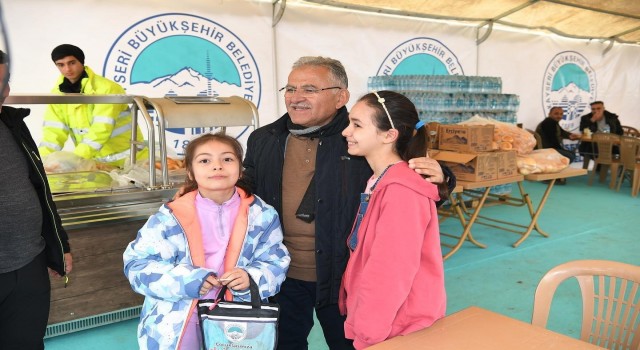 KAYMEKin Kışlık Örgüleri Depremzedeleri Isıtıyor