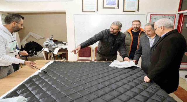Talastan depremzedelere uyku tulumu